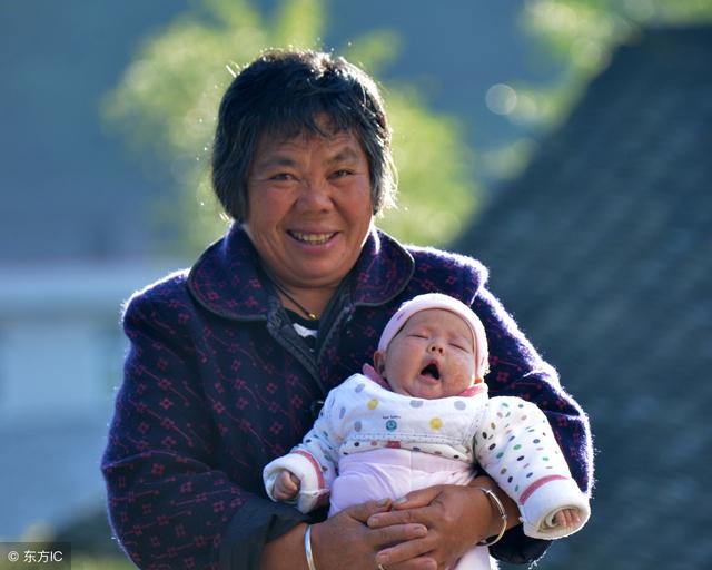 婆婆你也別嫌棄我女兒，你也不看看孫子與孫女都是怎樣對你的