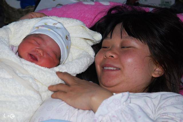 在沒通知婆婆的情況下 我帶著女兒去探望 她的舉動 讓我哭了