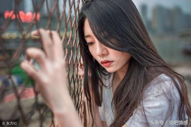 我離婚後住娘家，鄰居多管閒事，嫂子說句話讓對方羞愧走人！
