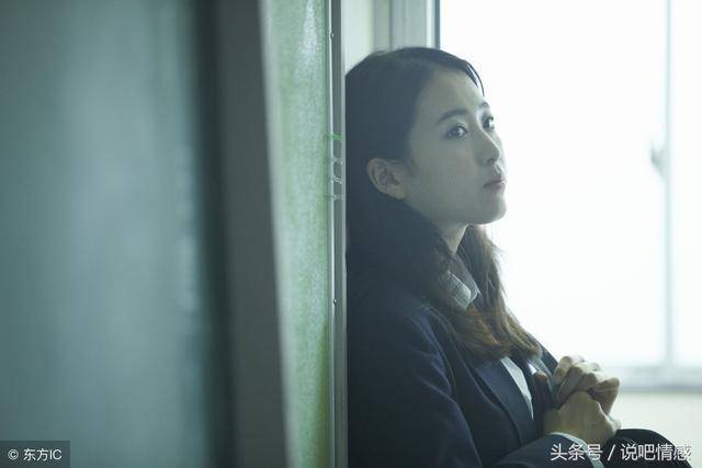 我離婚後住娘家，鄰居多管閒事，嫂子說句話讓對方羞愧走人！