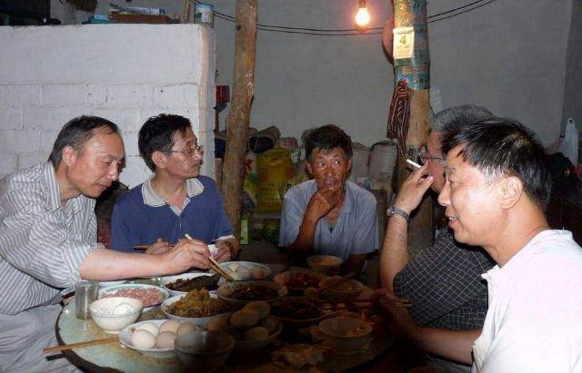 第一次去男友家，他家人待我很好，吃完飯後，我果斷提出分手
