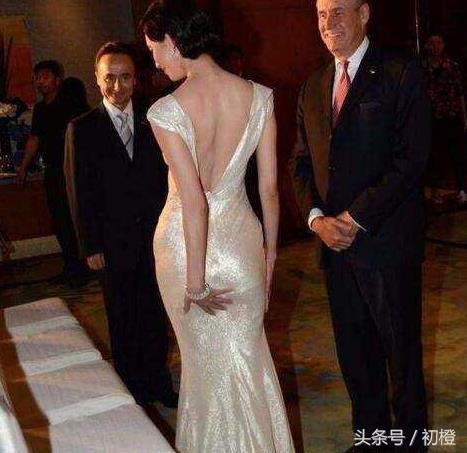 林志玲最尷尬的一次，穿錯裙子動作太明顯，女神形象全無！