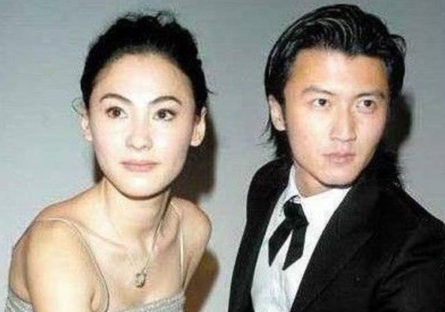 張柏芝謝霆鋒恩愛舊照：謝霆鋒單膝跪地求婚，張柏芝感動落淚