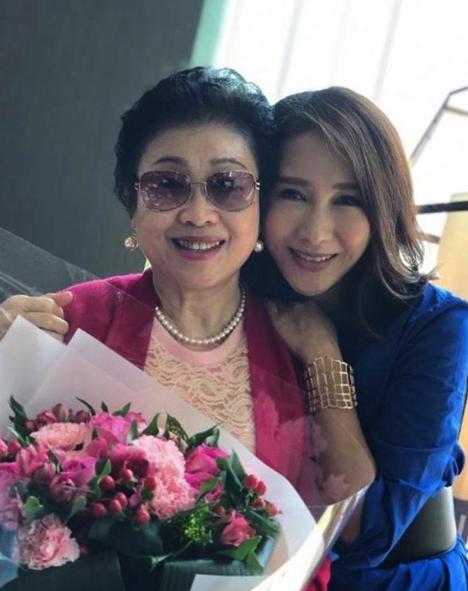 48歲黎姿收到女兒送給她母親節的驚喜：她們心思比任何禮品珍貴！