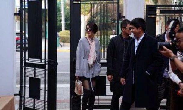 48歲李亞鵬被曝新戀情！新歡被指酷似王菲，坐擁超過500億身家！