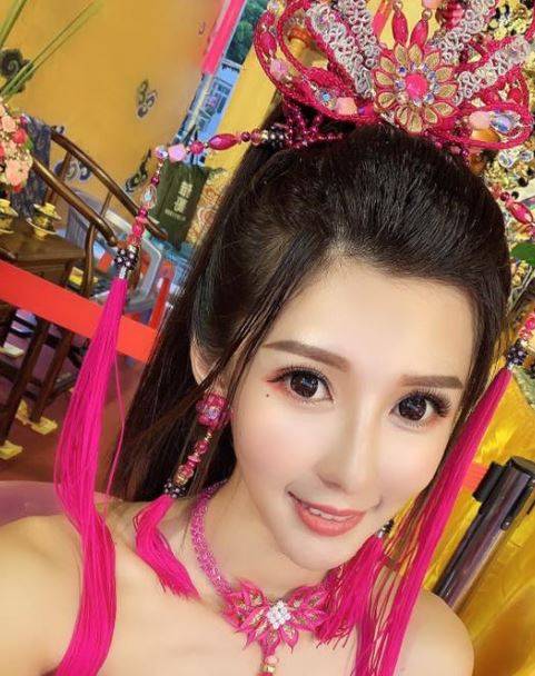 全台最美禮生！廟宇祭典驚見「仙女級神明侍女」　本尊被神出「逆天美腿」信徒秒暴動：下凡來的
