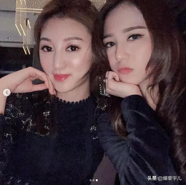 港姐何艷娟離婚心情好，搬離67歲總裁老公豪宅，與闊太閨蜜聚餐