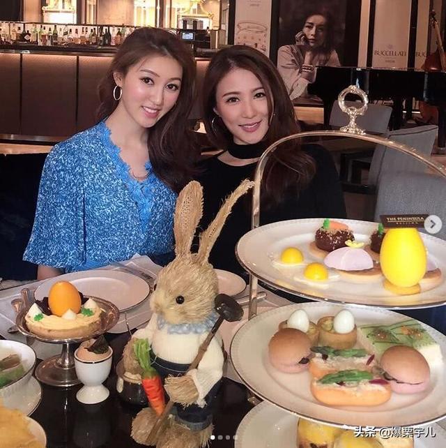 港姐何艷娟離婚心情好，搬離67歲總裁老公豪宅，與闊太閨蜜聚餐