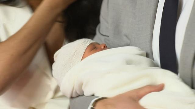 梅根兒子取名「阿奇」！93歲女王和97歲親王見第8個曾孫好有愛