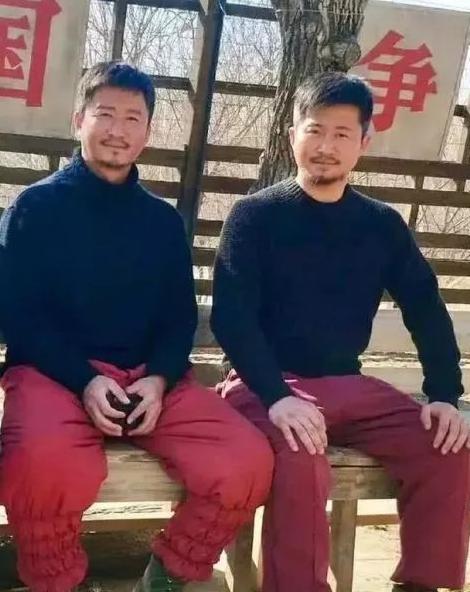 周星馳替身VS吳京替身，網友直呼：太像了，簡直就是親兄弟！