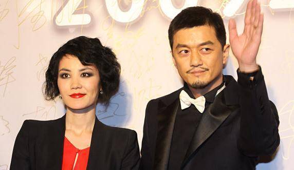 李亞鵬新女友大曝光，不止身家上億，連身材都這麼好，難怪連王菲也甘願放棄