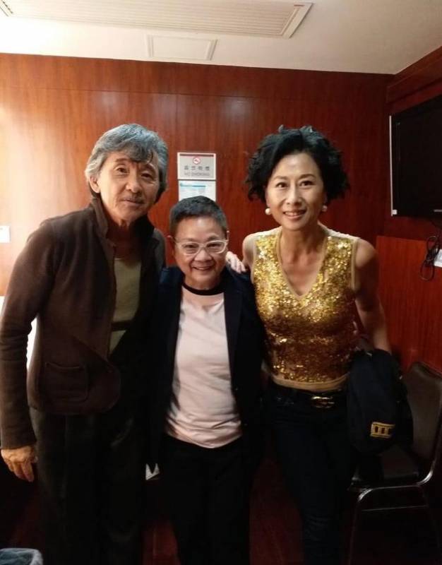71歲林子祥久違開唱，太太葉倩文台下成小迷妹，夫妻倆老成這樣！