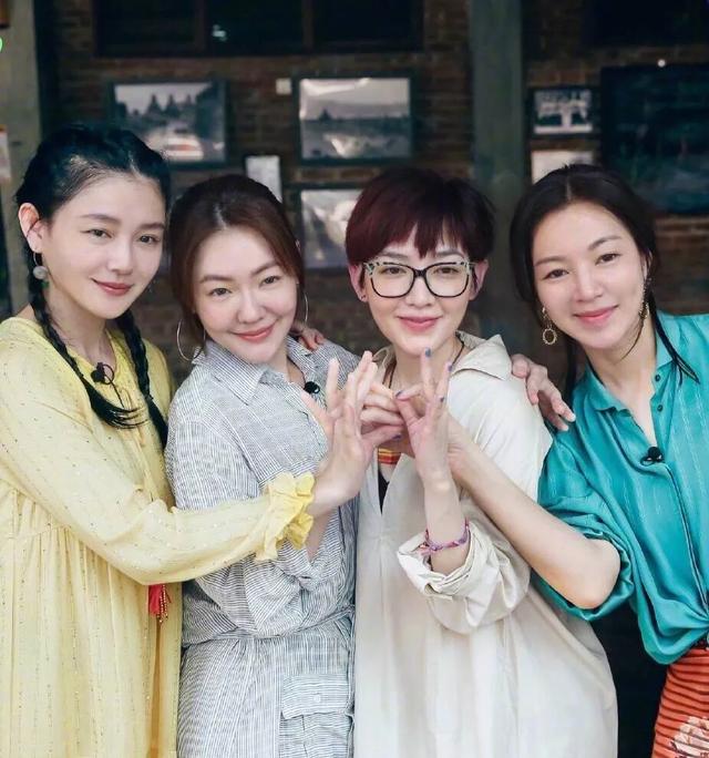 大S公開曝阿雅打肉毒桿菌，阿雅怒氣回懟，網友：一個臉歪一個臉僵！