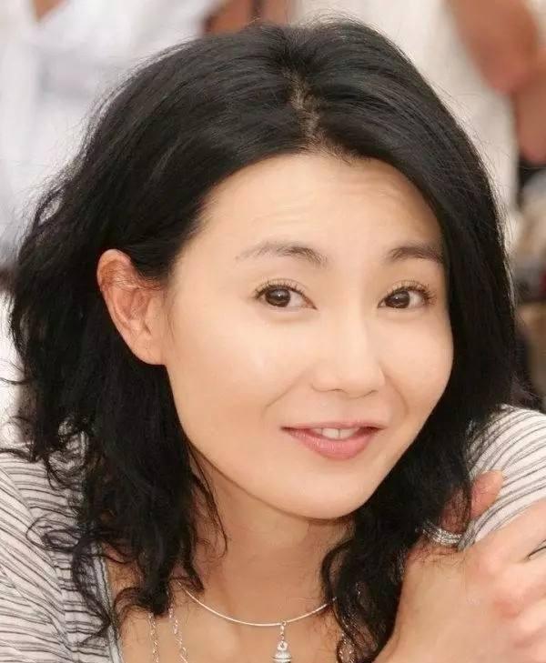 54歲的張曼玉，「欺騙」娛樂圈多年，終於坦白出終身不嫁的原因！