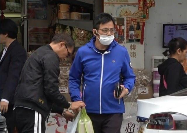 昔日「喬峰」穿平價衣逛市場， 體貼問老婆「累不累？」他為病妻淡出演藝圈…感動全網：裡外都是偶像！