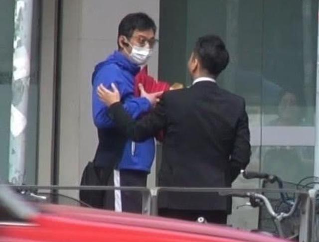 昔日「喬峰」穿平價衣逛市場， 體貼問老婆「累不累？」他為病妻淡出演藝圈…感動全網：裡外都是偶像！