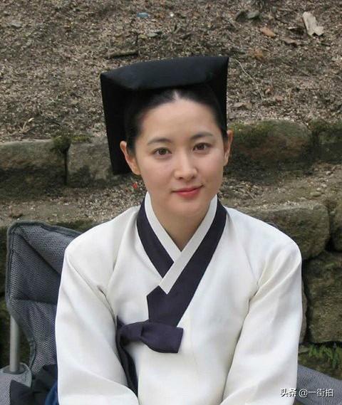 隱退15年，48歲李英愛高調回歸，網友：貨真價實「國寶美人」！