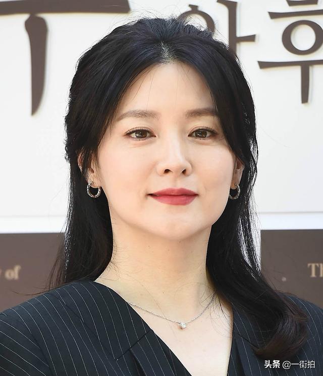 隱退15年，48歲李英愛高調回歸，網友：貨真價實「國寶美人」！