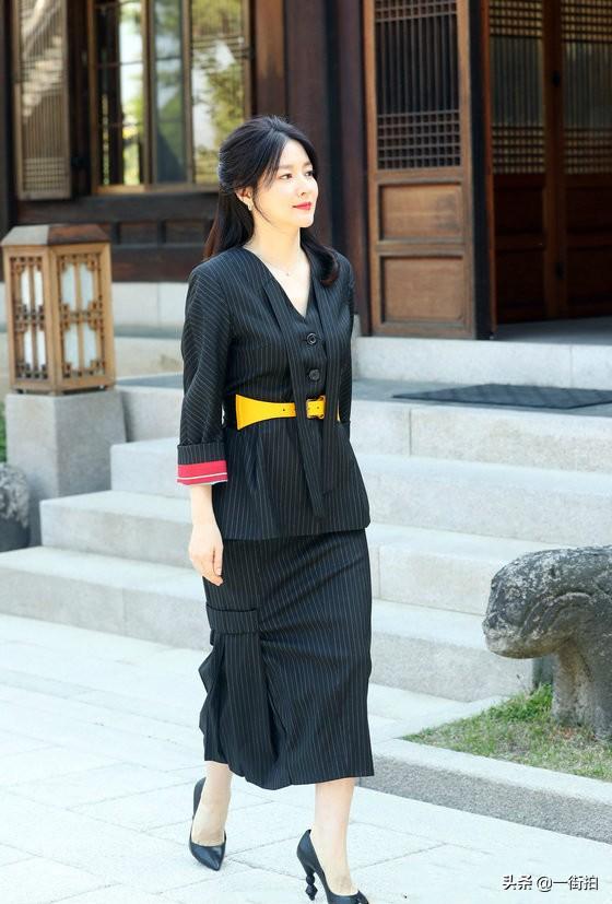 隱退15年，48歲李英愛高調回歸，網友：貨真價實「國寶美人」！