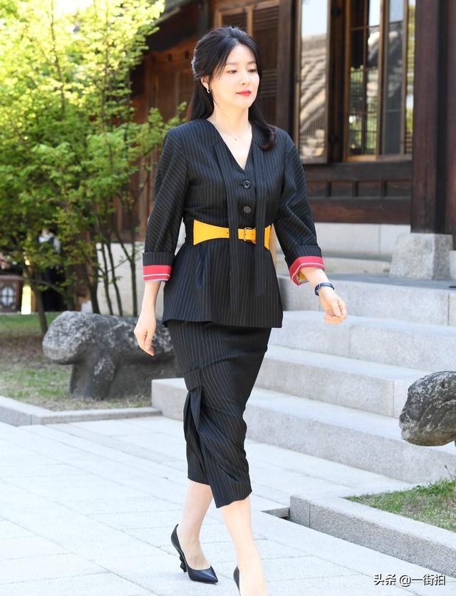 隱退15年，48歲李英愛高調回歸，網友：貨真價實「國寶美人」！