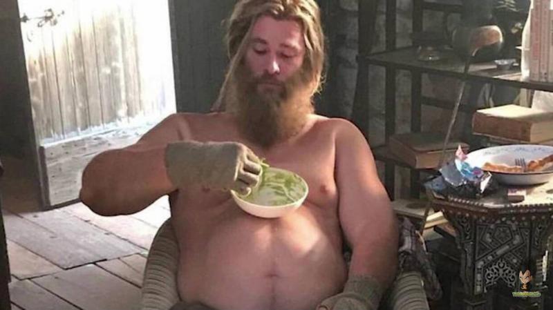 鋼鐵俠Po出另外一個結局!? 本來Captain America會被Thanos掐死！