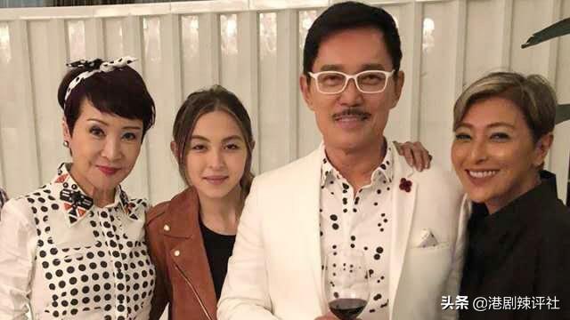 67歲狄波拉打扮年輕不輸星二代Hilary，上山詩鈉退圈20年人脈通天