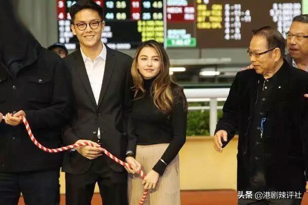 67歲狄波拉打扮年輕不輸星二代Hilary，上山詩鈉退圈20年人脈通天