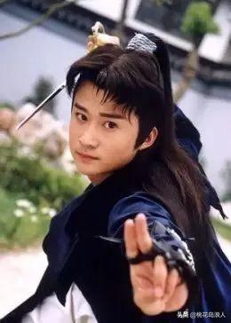他是李連杰師弟，12歲拿冠軍，14歲癱瘓，43歲締造50億票房神話