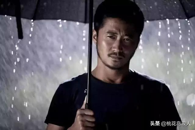 他是李連杰師弟，12歲拿冠軍，14歲癱瘓，43歲締造50億票房神話