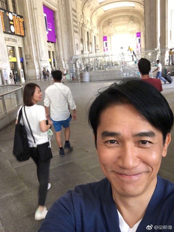 躲不及‼️ 53歲劉嘉玲素顏跑步,『蒼老容貌』慌避鏡頭！網一看照片驚了