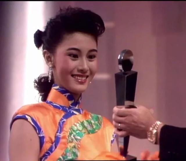 年近五十，最美港姐李嘉欣因為胖上熱搜，網友直呼：「胖得漂亮！」：無論胖與瘦，都是每個階段應有的模樣
