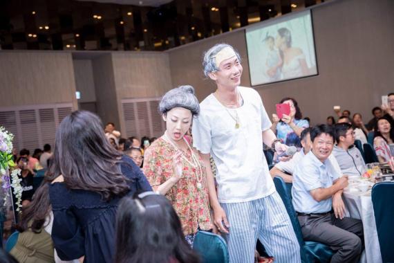 不信邪？殯葬業男「婚紗拍成身後照」不到4個月離婚！第2個老婆「堅持扮成七爺八爺」下場讓網友傻住