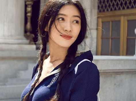 為百億富豪老公守寡4年，43歲成千億女強人，近照太美了！母女合照就像一對姐妹花