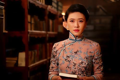 為百億富豪老公守寡4年，43歲成千億女強人，近照太美了！母女合照就像一對姐妹花