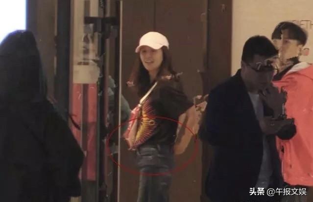 林心如懷二胎了？小腹微隆拍廣告，用手頻頻護肚疑似孕姿明顯！
