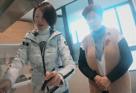 蔡少芬親生母親與婆婆近照，真是天差地別，網友：還是婆婆好！