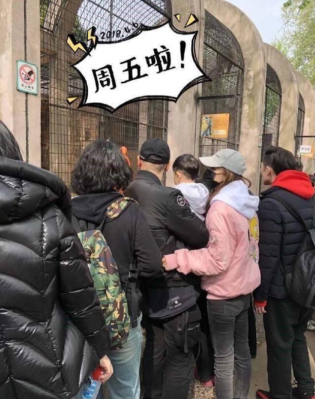 偶遇Baby攜兒子遊動物園，路人鏡頭下女神素顏很抗打！