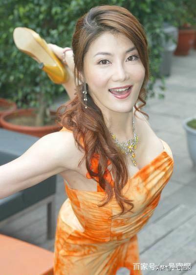 最美打女接班楊紫瓊，當紅卻癱瘓，凍齡被說整容，情路坎坷無人娶
