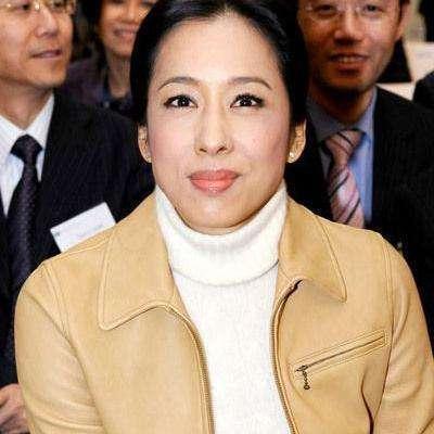 61歲郭晶晶婆婆朱玲玲艷壓趙雅芝，瀟灑離開霍家50歲又嫁億元老公