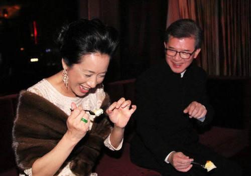 61歲郭晶晶婆婆朱玲玲艷壓趙雅芝，瀟灑離開霍家50歲又嫁億元老公