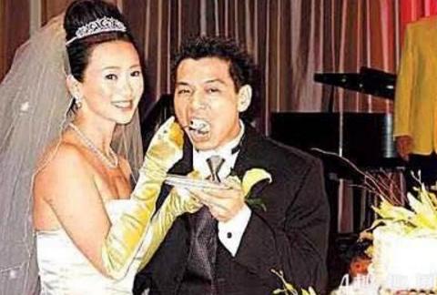 51歲翁虹容顏未老，越來越年輕宛如少女，女兒挺清秀但是顏值卻不如她~~~