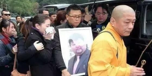 台灣重量級藝人的妻子「婚後成為家庭主婦」，老公不幸走後「連飯都吃不飽」：女人，你一定要經濟獨立！
