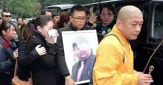 台灣重量級藝人的妻子「婚後成為家庭主婦」，老公不幸走後「連飯都吃不飽」：女人，你一定要經濟獨立！