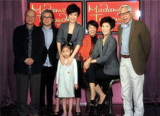 53歲吳君如為女兒慶生，鏡頭拉近藏了12年的女兒顏值曝光，難怪至今不願公開