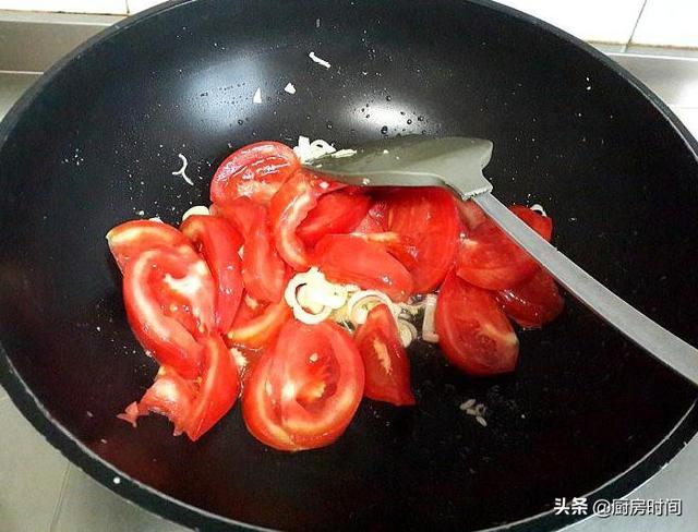 為啥飯店做的雞蛋西紅柿那麼好吃？飯店大廚：下鍋的順序必須這樣