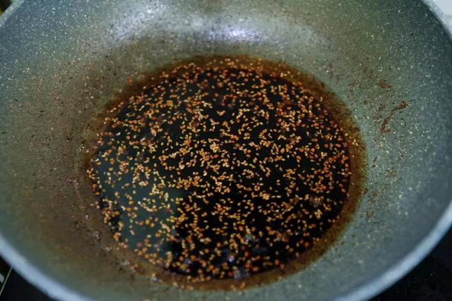 麵條最簡單的做法之一，蔥油拌面，拯救沒食慾！