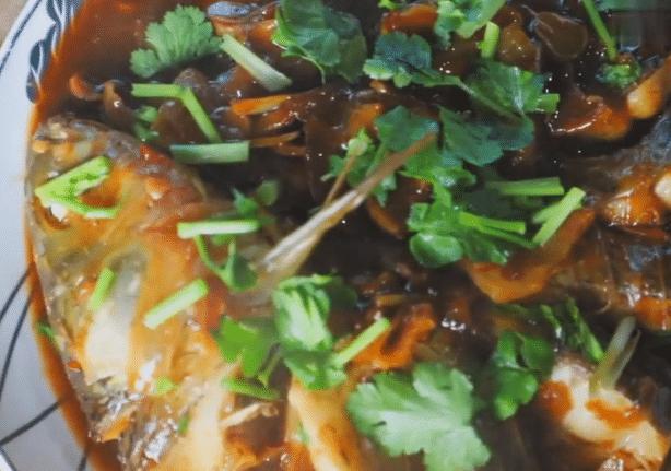 1條大草魚1瓶啤酒，往鍋里一扔，比酸菜魚，紅燒魚還要好吃，解饞
