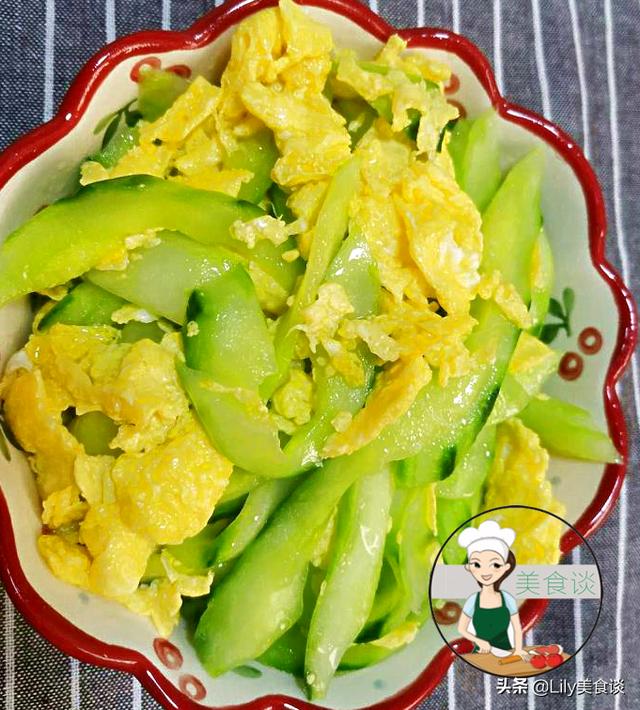 青瓜別直接下鍋炒，多做一個步驟，黃瓜更清新爽脆，開胃又下飯！