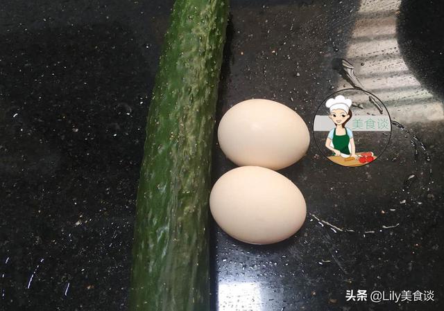 青瓜別直接下鍋炒，多做一個步驟，黃瓜更清新爽脆，開胃又下飯！