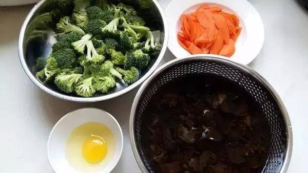 幾道家常素菜美食做法，學會後做給家人吃絕對好吃的停不下筷子！